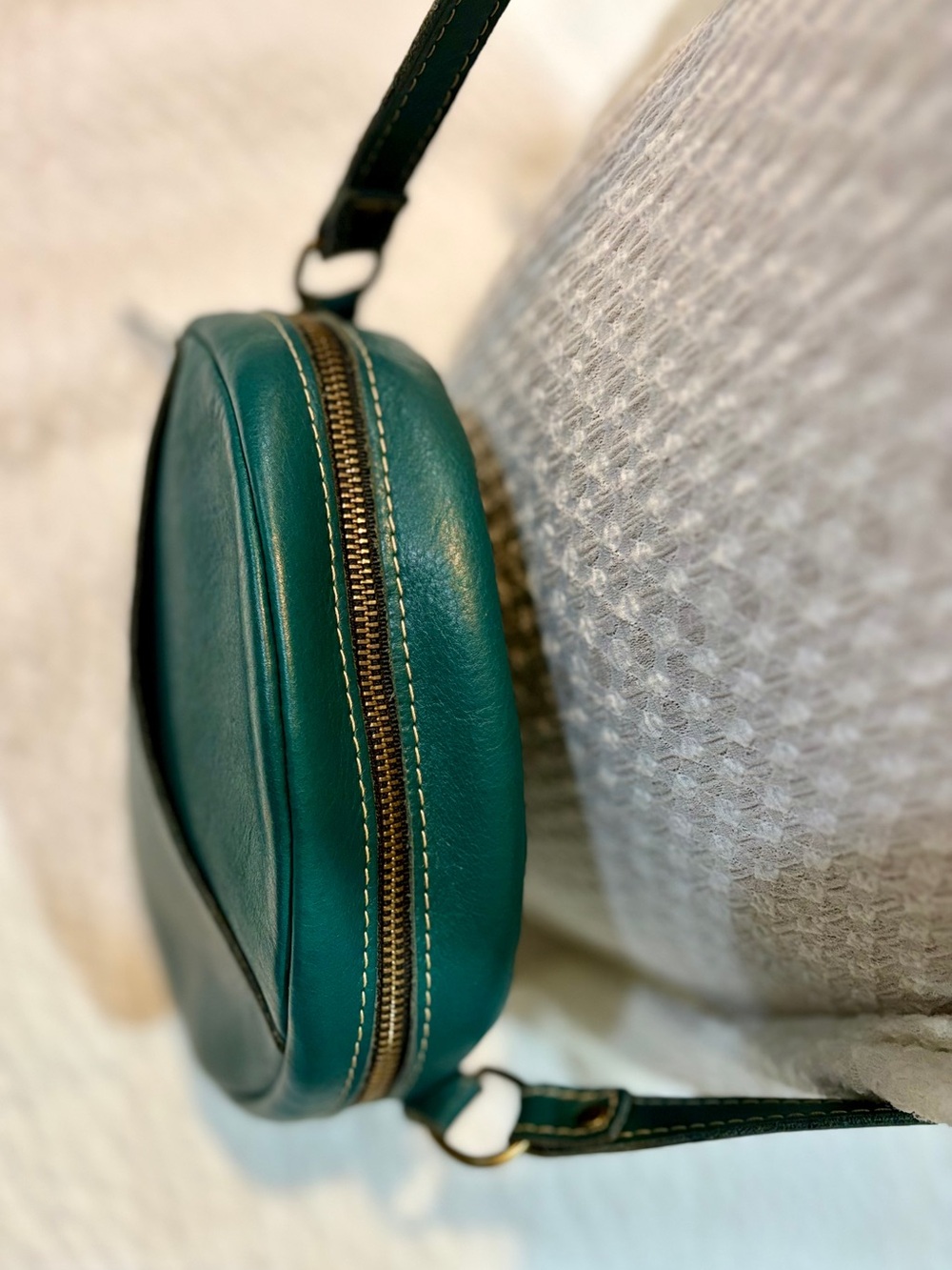 Portland Leather Goods Large Round Crossbody Bag Retired Color Peacock EUC 9X9 - Picture 7 of 11